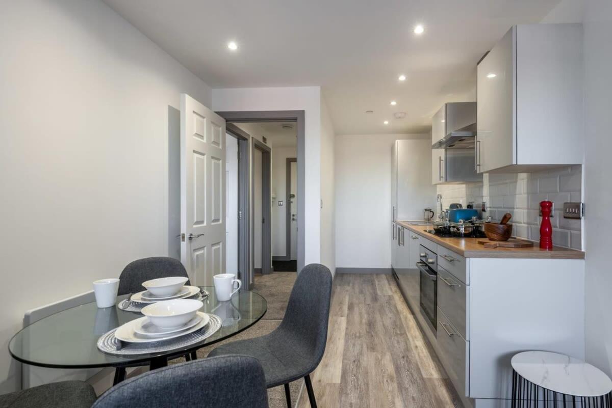 Contemporary 1 Bedroom Apartment In Central Hull 킹스턴어폰헐 외부 사진