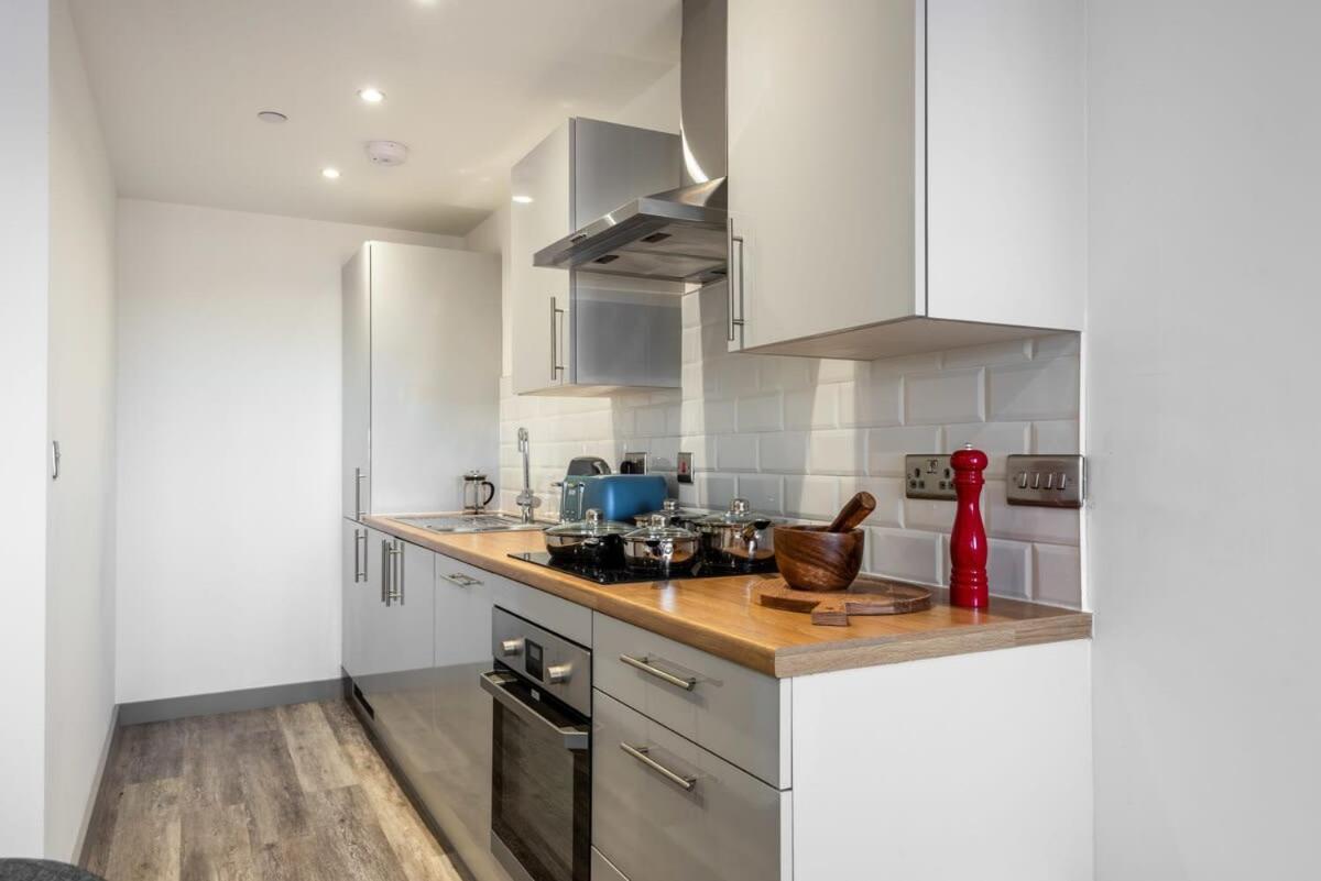 Contemporary 1 Bedroom Apartment In Central Hull 킹스턴어폰헐 외부 사진