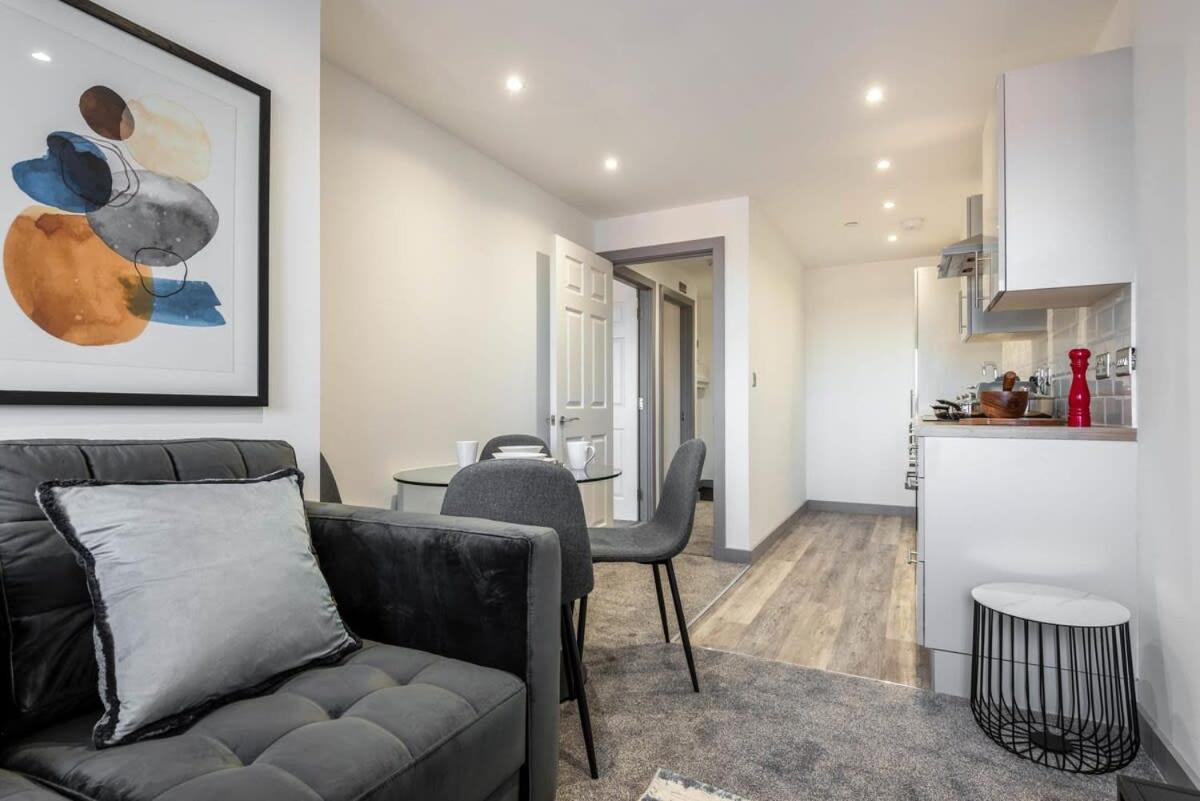 Contemporary 1 Bedroom Apartment In Central Hull 킹스턴어폰헐 외부 사진