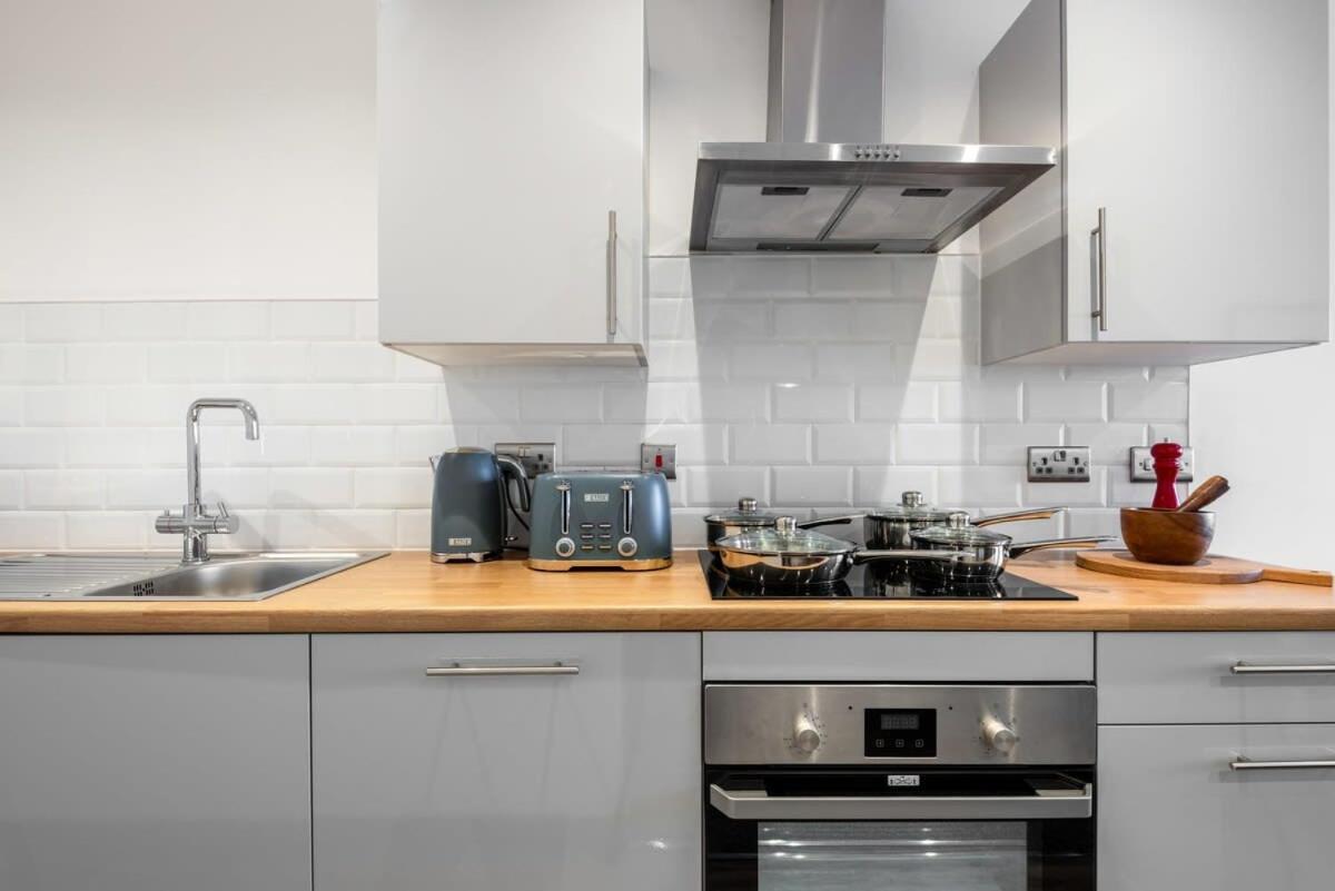 Contemporary 1 Bedroom Apartment In Central Hull 킹스턴어폰헐 외부 사진